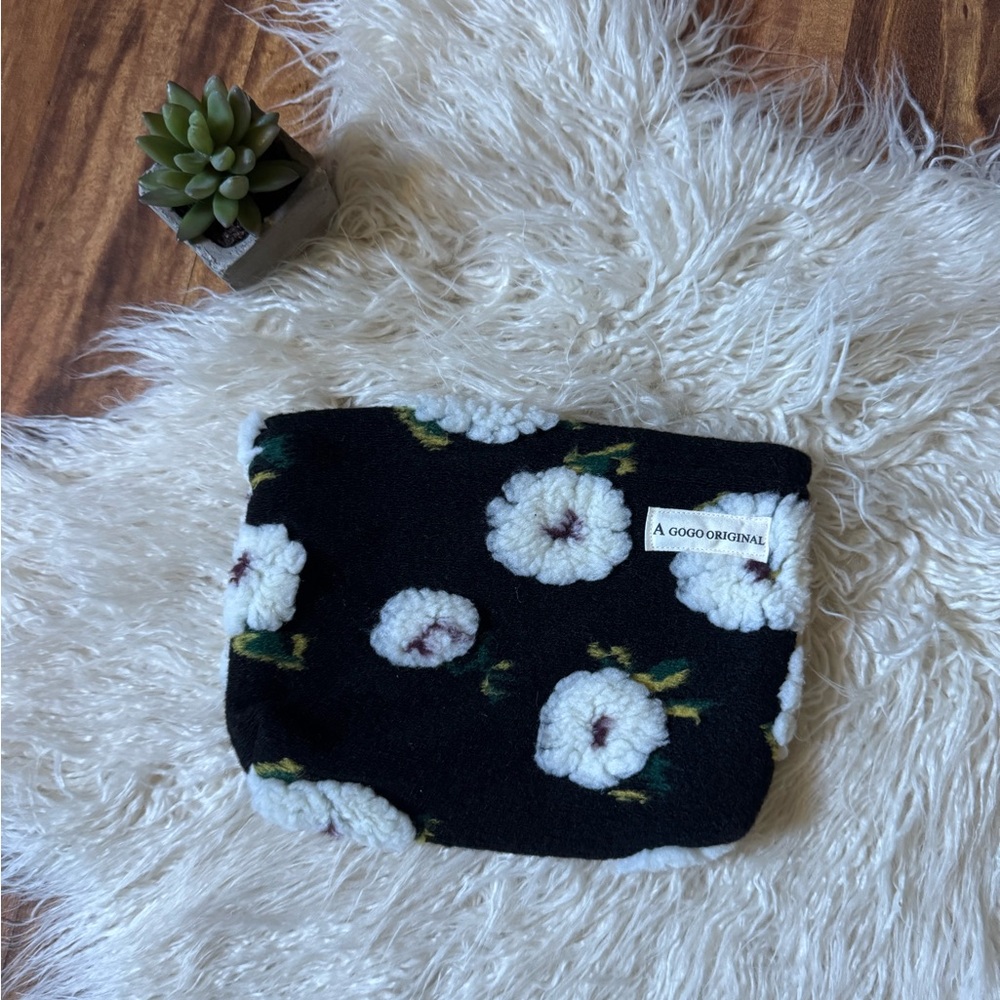 A Googoo Original Wool Floral Pouch
